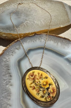Load image into Gallery viewer, Vintage Floral Cameo Necklace