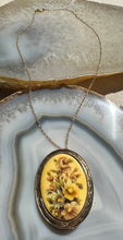 Load image into Gallery viewer, Vintage Floral Cameo Necklace