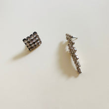 Load image into Gallery viewer, Assymetrical Vintage Earrings