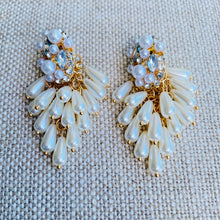 Load image into Gallery viewer, outspoken pearl earrings
