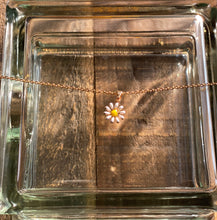 Load image into Gallery viewer, Chain Daisy Necklace