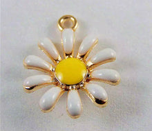 Load image into Gallery viewer, Daisy Charm