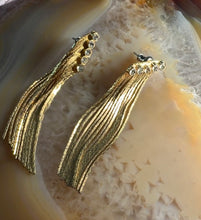 Load image into Gallery viewer, Vintage Gold Earrings