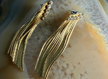 Load image into Gallery viewer, Vintage Gold Earrings
