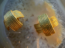 Load image into Gallery viewer, Vintage Gold Earrings