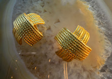 Load image into Gallery viewer, Vintage Gold Earrings