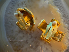 Load image into Gallery viewer, Vintage Gold Earrings