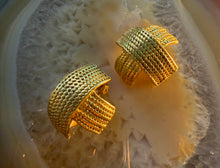 Load image into Gallery viewer, Vintage Gold Earrings