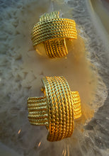 Load image into Gallery viewer, Vintage Gold Earrings