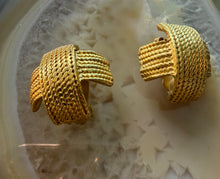 Load image into Gallery viewer, Vintage Gold Earrings