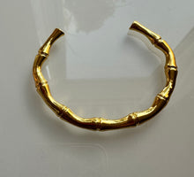Load image into Gallery viewer, Golden minimalist bracelet