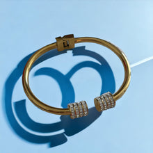 Load image into Gallery viewer, Golden minimalist adjustable bracelet